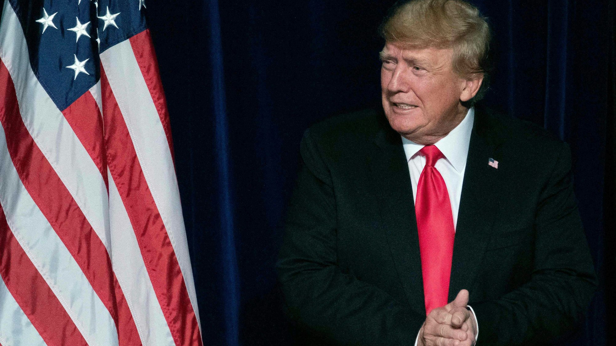 Der ehemalige US-Präsident Donald Trump soll geheime Dokumente in seinem Privatanwesen gehortet haben. Das Foto zeigt ihn bei einer Kundgebung zur Unterstützung der republikanischen Kandidaten Adam Laxalt und Joe Lombardo (nicht im Bild) im Juli 2022 in Las Vegas.