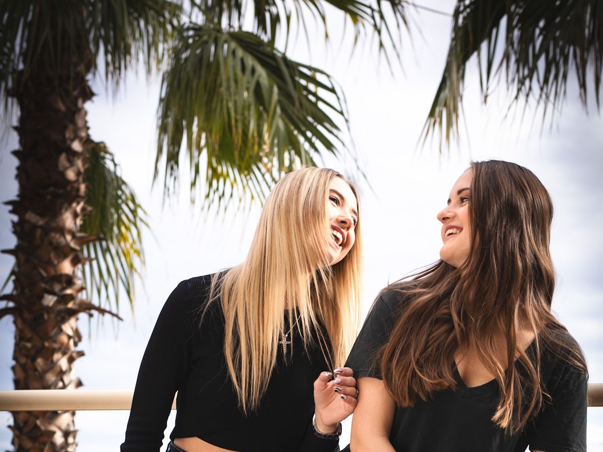 Shania und Davina Geiss, hier bei einem Fototermin für „Die Geissens – Eine schrecklich glamouröse Familie!“, kennen die Schattenseiten des Erfolgs.