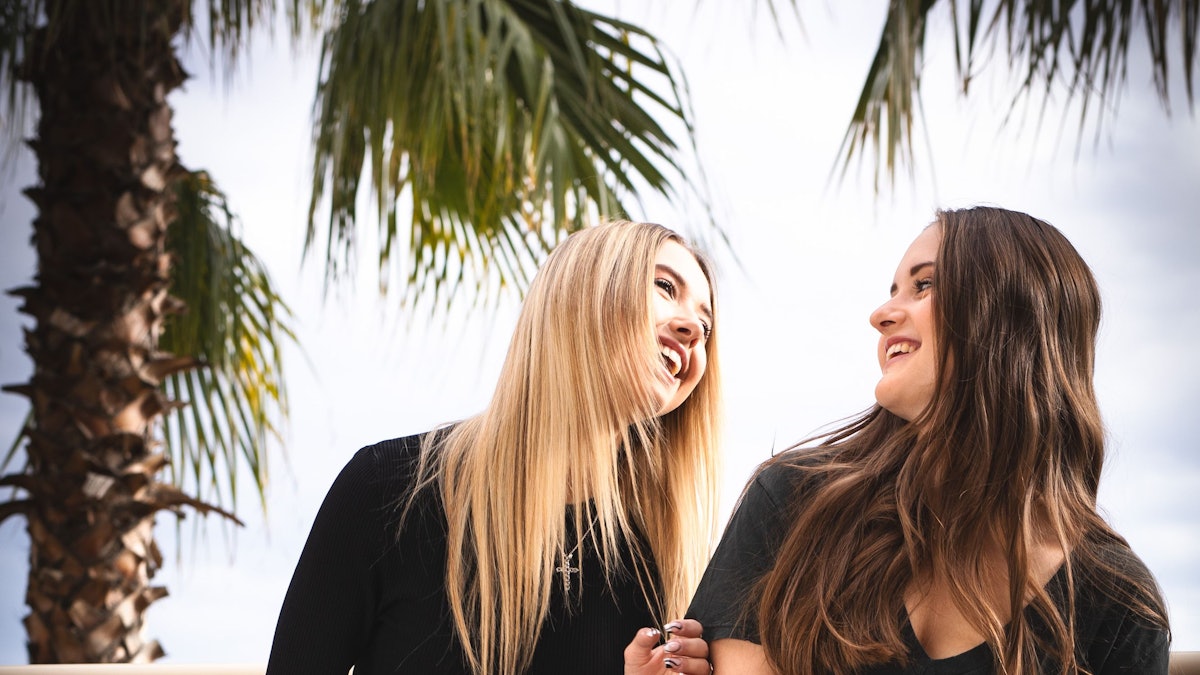 Shania und Davina Geiss, hier bei einem Fototermin für „Die Geissens – Eine schrecklich glamouröse Familie!“, kennen die Schattenseiten des Erfolgs.