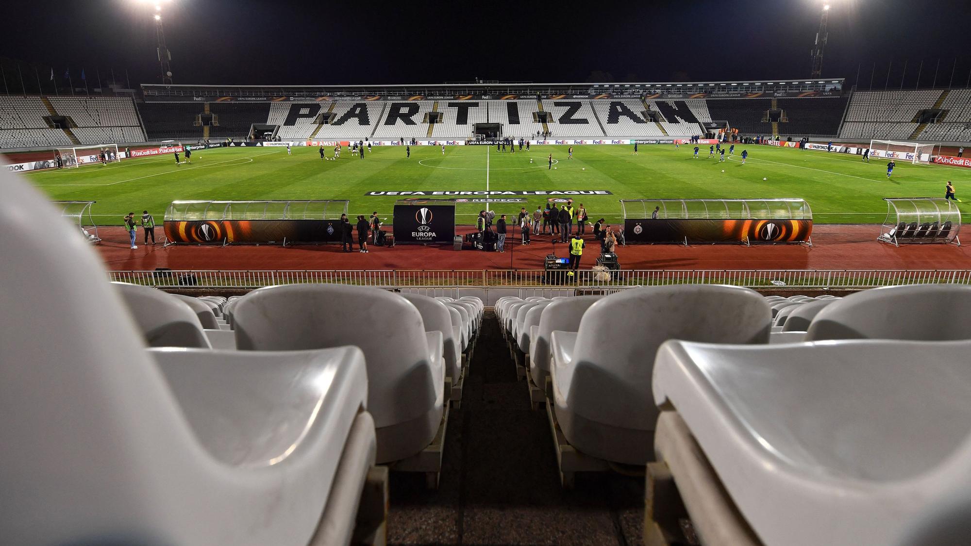 Ein Blick ins Partizan-Stadion vor einem Spiel in der Europa League gegen Dynamo Kyjiw.