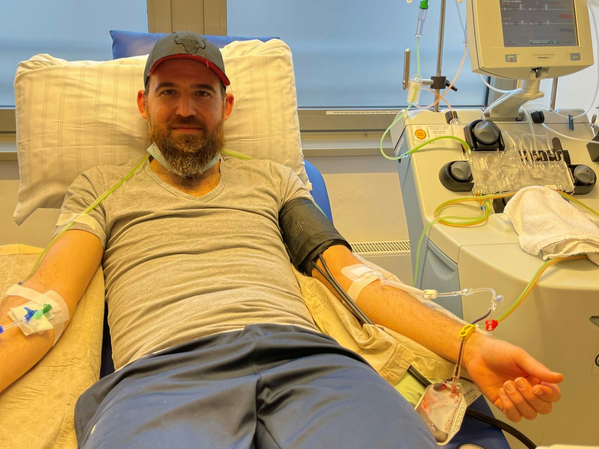 Durdu Varol liegt nach seiner Stammzellenspende in der Uniklinik Köln.