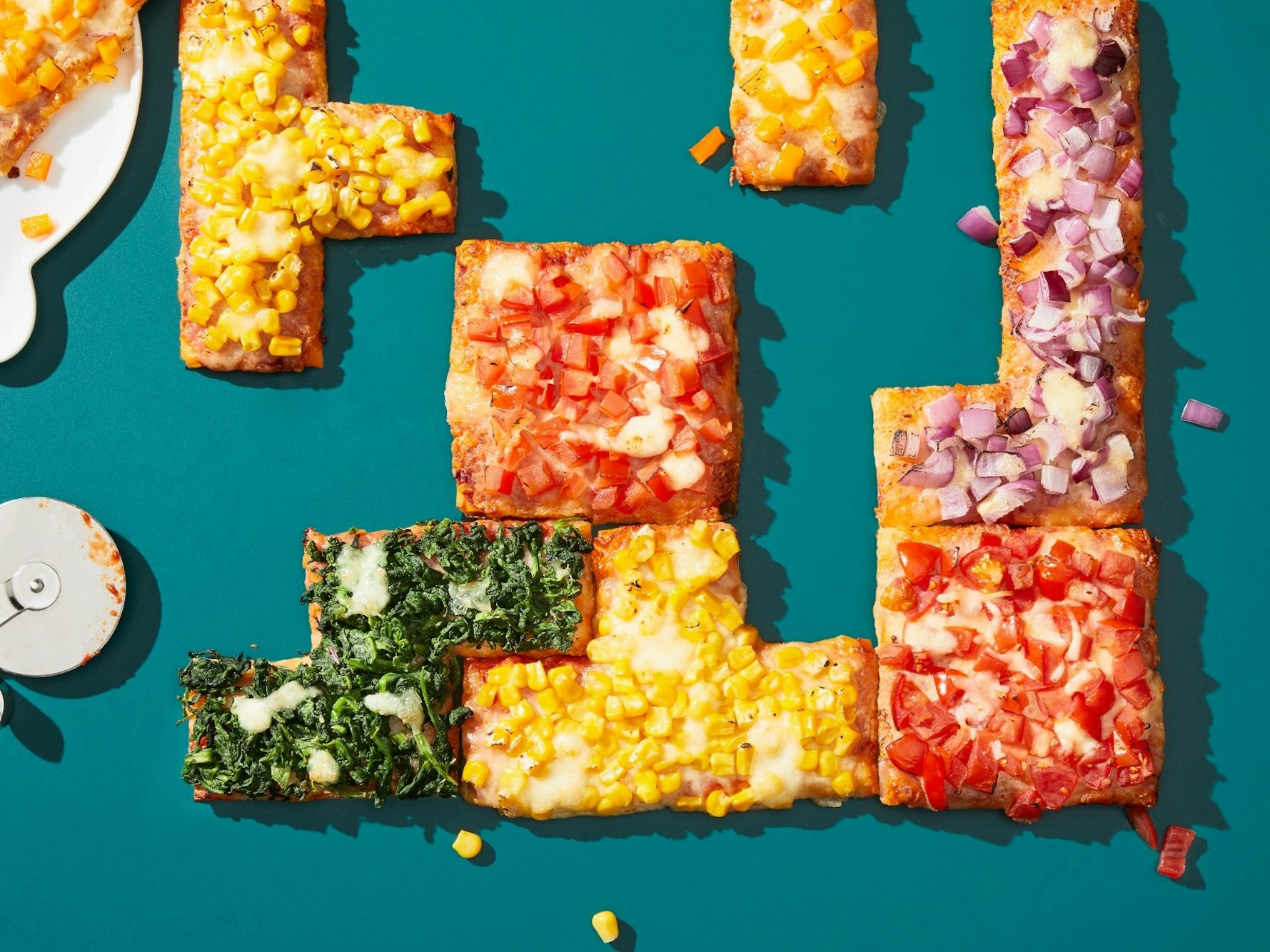 Pizzastücke in Form von Tetris-Steinen.