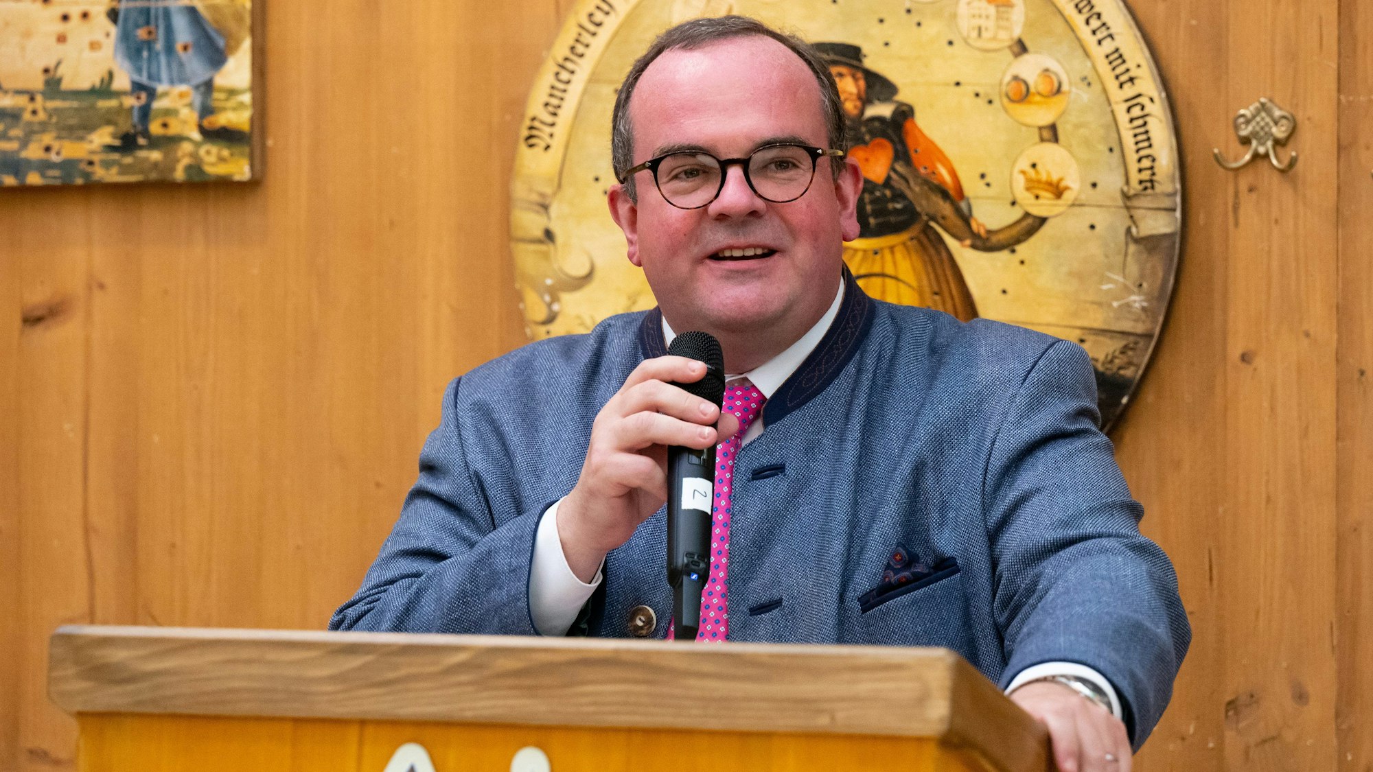 Clemens Baumgärtner (CSU), Referent für Wirtschaft und Arbeit der Landeshauptstadt München und Wiesn-Chef, am 25. August 2022 bei einer Pressekonferenz in München.