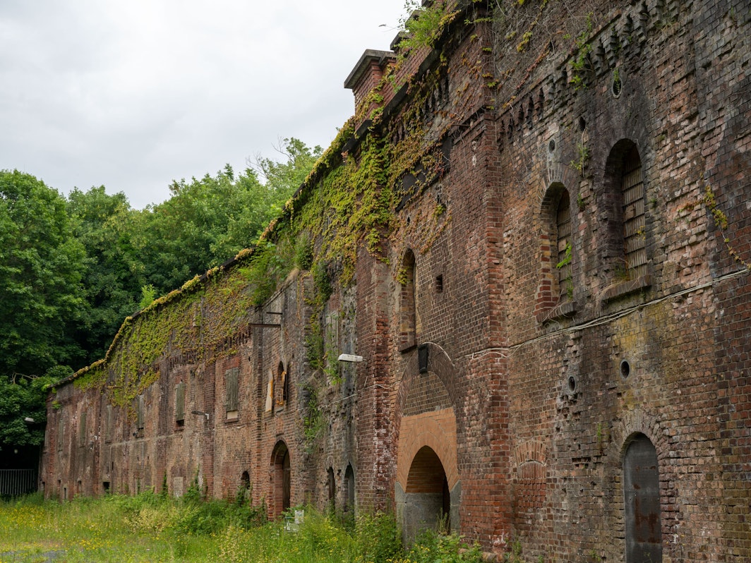 In einem Bunker in der Westhovener Aue soll in der Nacht zum Samstag eine illegale Techno-Party stattgefunden haben. Unser Foto zeigt die Bunker-Anlage Fort XI in Köln-Mülheim.