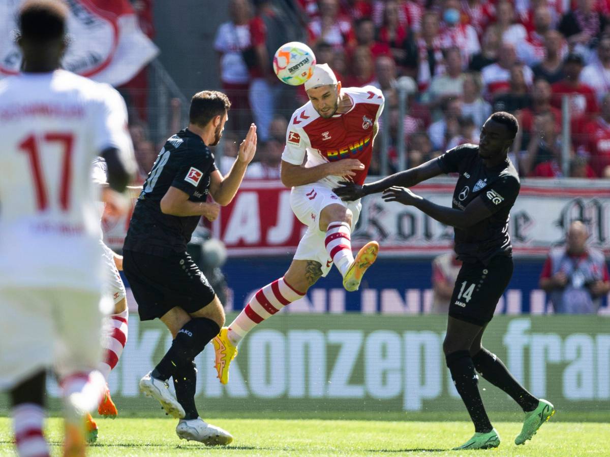 Jeff Chabot (am Ball) spielte am Sonntag (28. August 2022) lange Zeit mit Turban für den 1. FC Köln gegen den VfB Stuttgart.