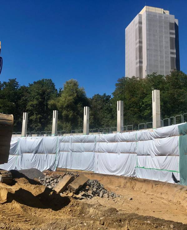 Abrissarbeiten an der Albert-Richter Radrennbahn in Köln.