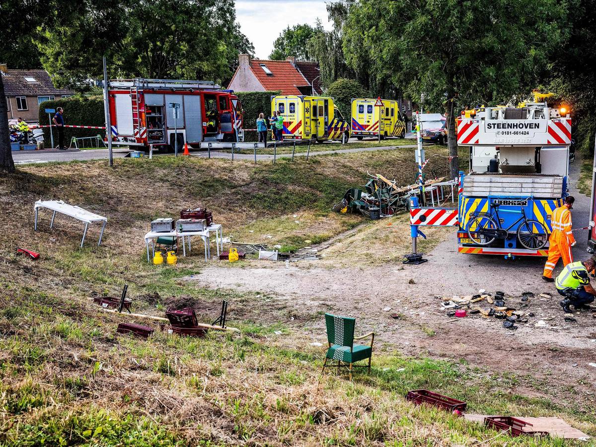 Einen Ort der Verwüstung hinterließ ein Lkw nach einem Unfall in Nieuw-Beijerland am 27. August 2022.