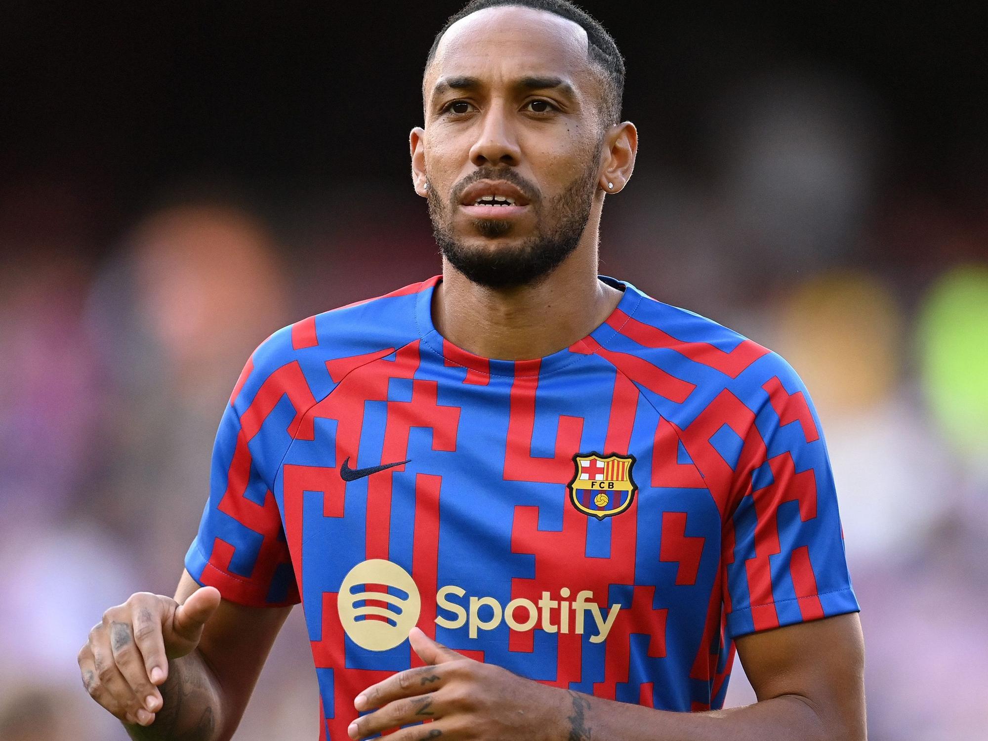 Pierre-Emerick Aubameyang läuft auf dem Platz.
