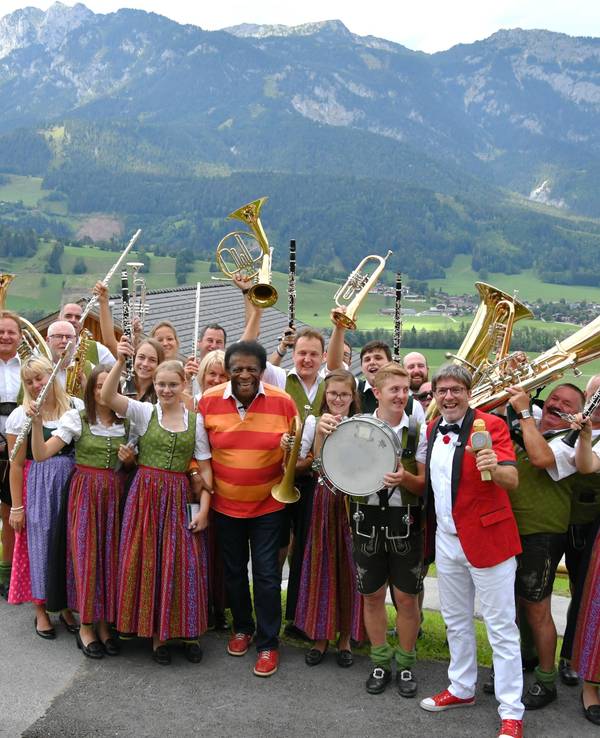 Karl König, Roberto Blanco und die Trachtenkapelle.