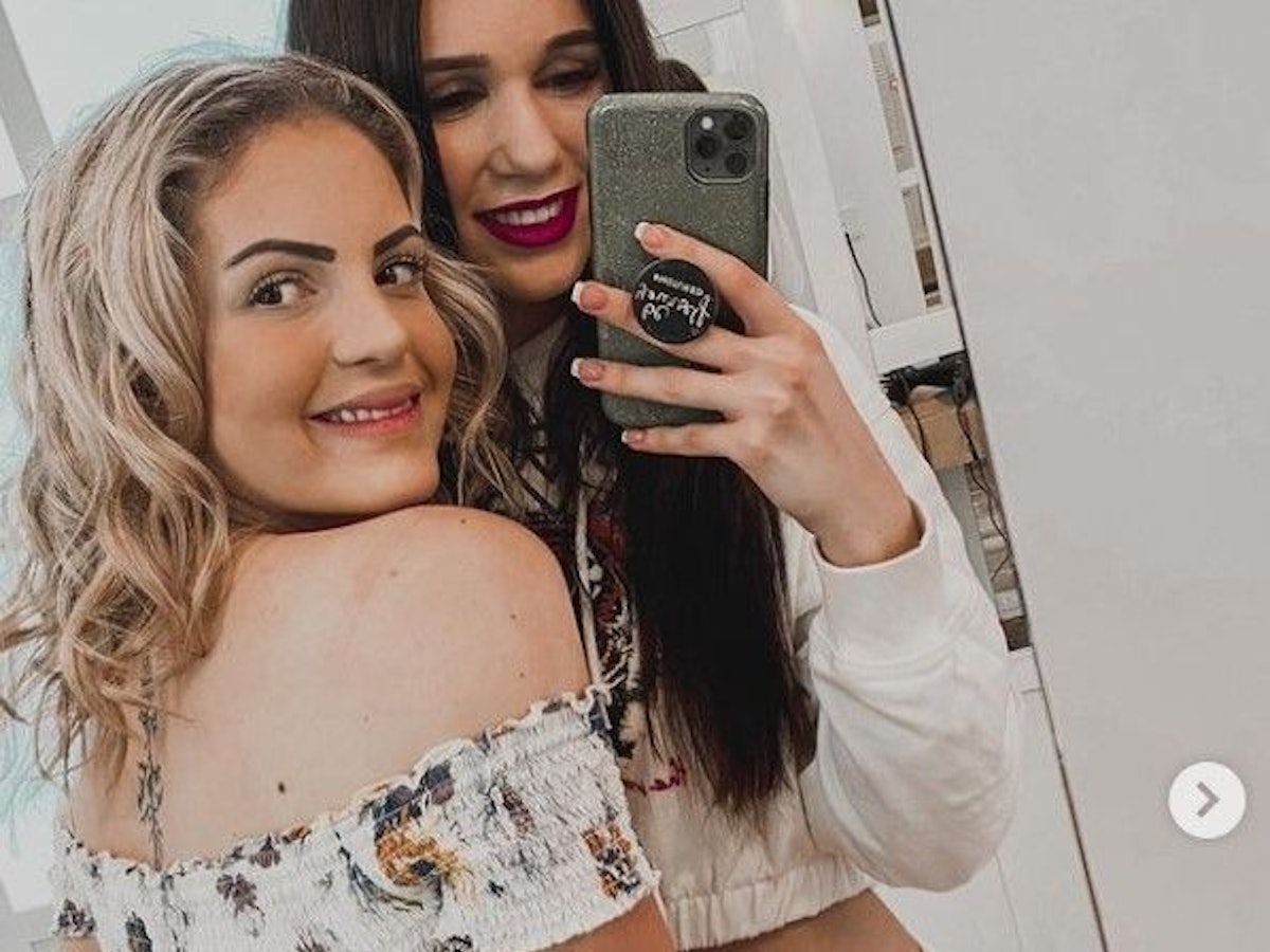 Ina (links) und ihre Frau Vanessa, hier auf einem gemeinsamen Instagram-Schnappschuss im Frühjahr 2020, kämpfen sich den Weg zurück in den Alltag.