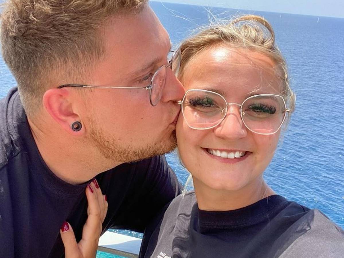 Die „Goodbye Deutschland“-Stars Sarah Wagner und Sebastian Barfels melden sich mit traurigen Nachrichten bei ihren Fans. Das Foto zeigt das Paar im Juni 2021 auf ihrem Instagram-Kanal.