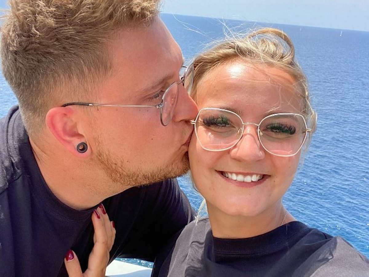 Die „Goodbye Deutschland“-Stars Sarah Wagner und Sebastian Barfels melden sich mit traurigen Nachrichten bei ihren Fans. Das Foto zeigt das Paar im Juni 2021 auf ihrem Instagram-Kanal.