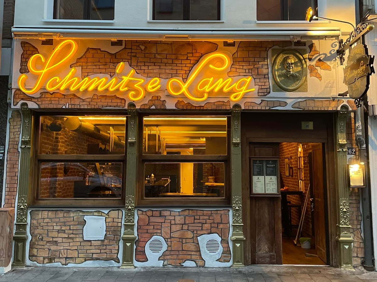 Das Foto zeigt das „Schmitze Lang“ in der Kölner Südstadt