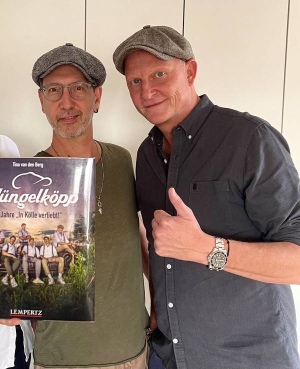 Robert Kowalak, Stephan Loschelders und Jochen Damm (v.l.) mit dem Buch der Klüngelköpp.