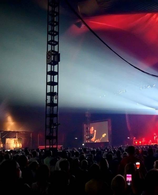Revolverheld auf der Bühne des Zeltfestivals am 25. August 2022