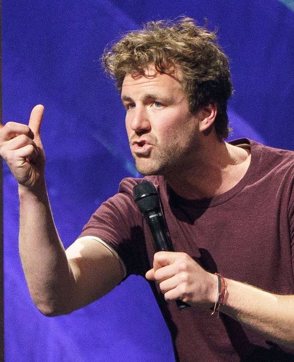 Luke Mockridge, Komiker, steht bei seiner Tour „A way back to Luckyland“ auf der Bühne der Wunderino-Arena.