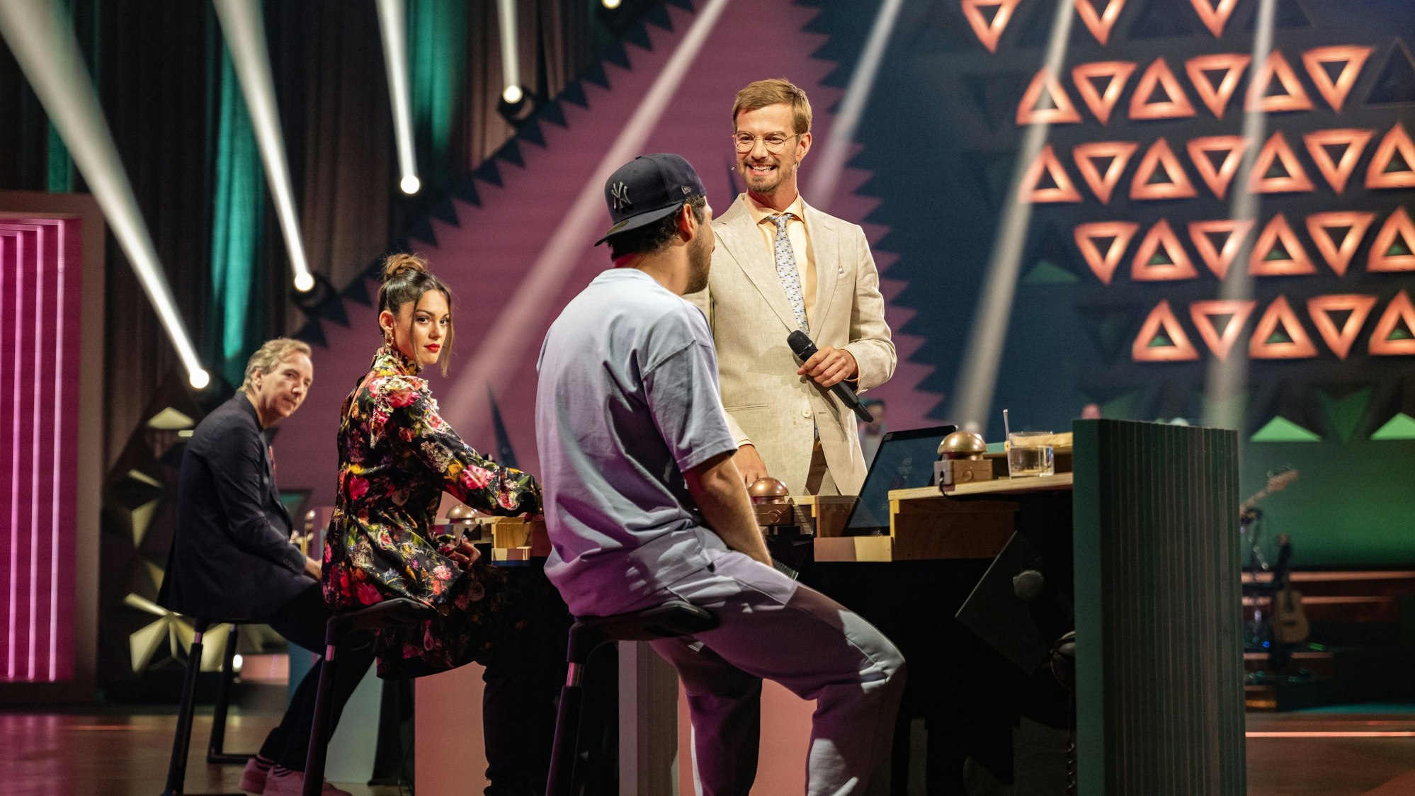 Joko ließ es bei „Wer stiehlt mir die Show?“ am 30. August wieder krachen. V.l.n.r.: Olli Schulz; Nilam Farooq; Fahri Yardim; Joko Winterscheidt.