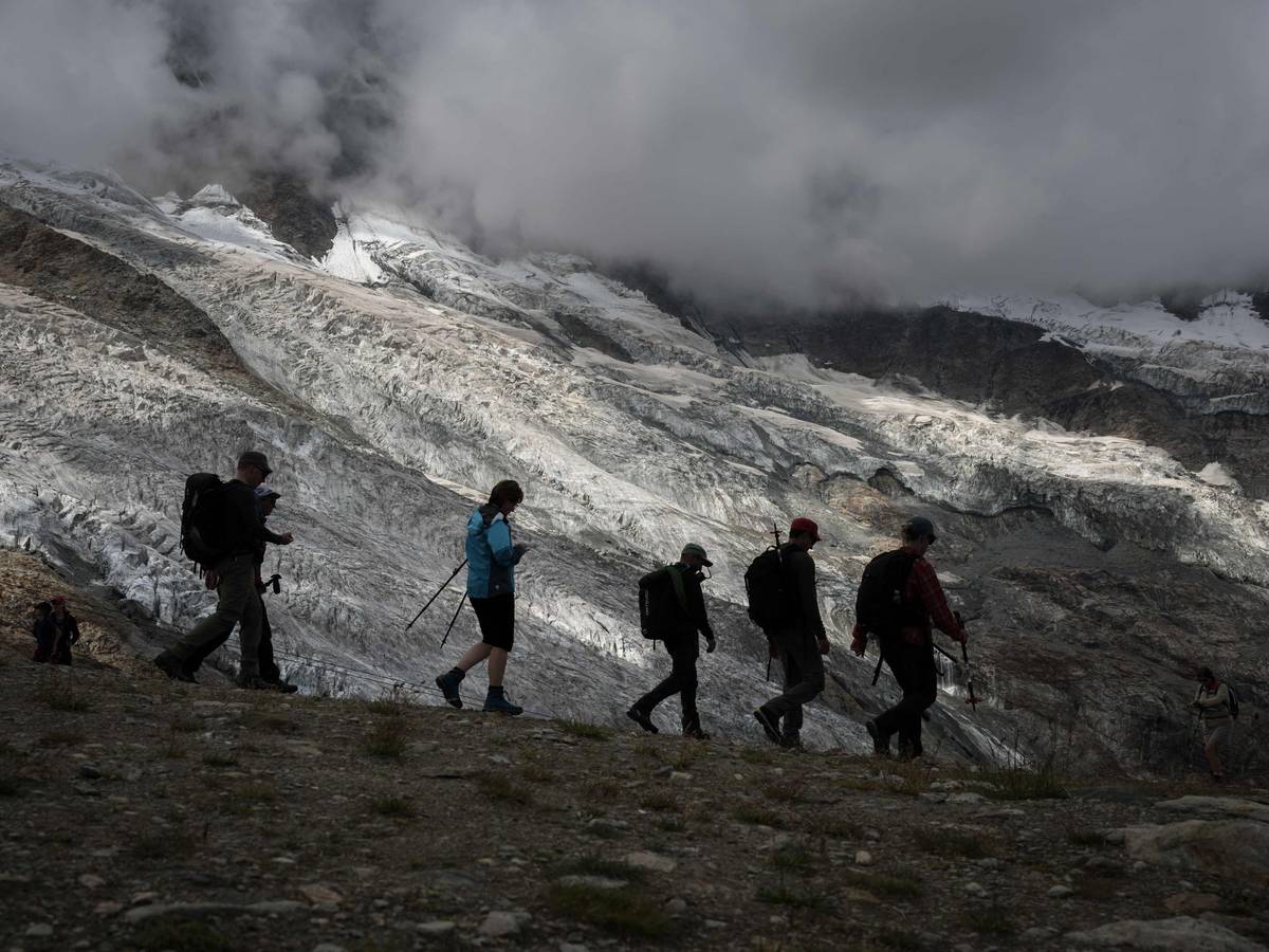 Auf dem Gletscher machten die Bergsteiger einen grausigen Fund. Hier ein Symbolfoto von einem Gletscher in den Schweizer Alpen.