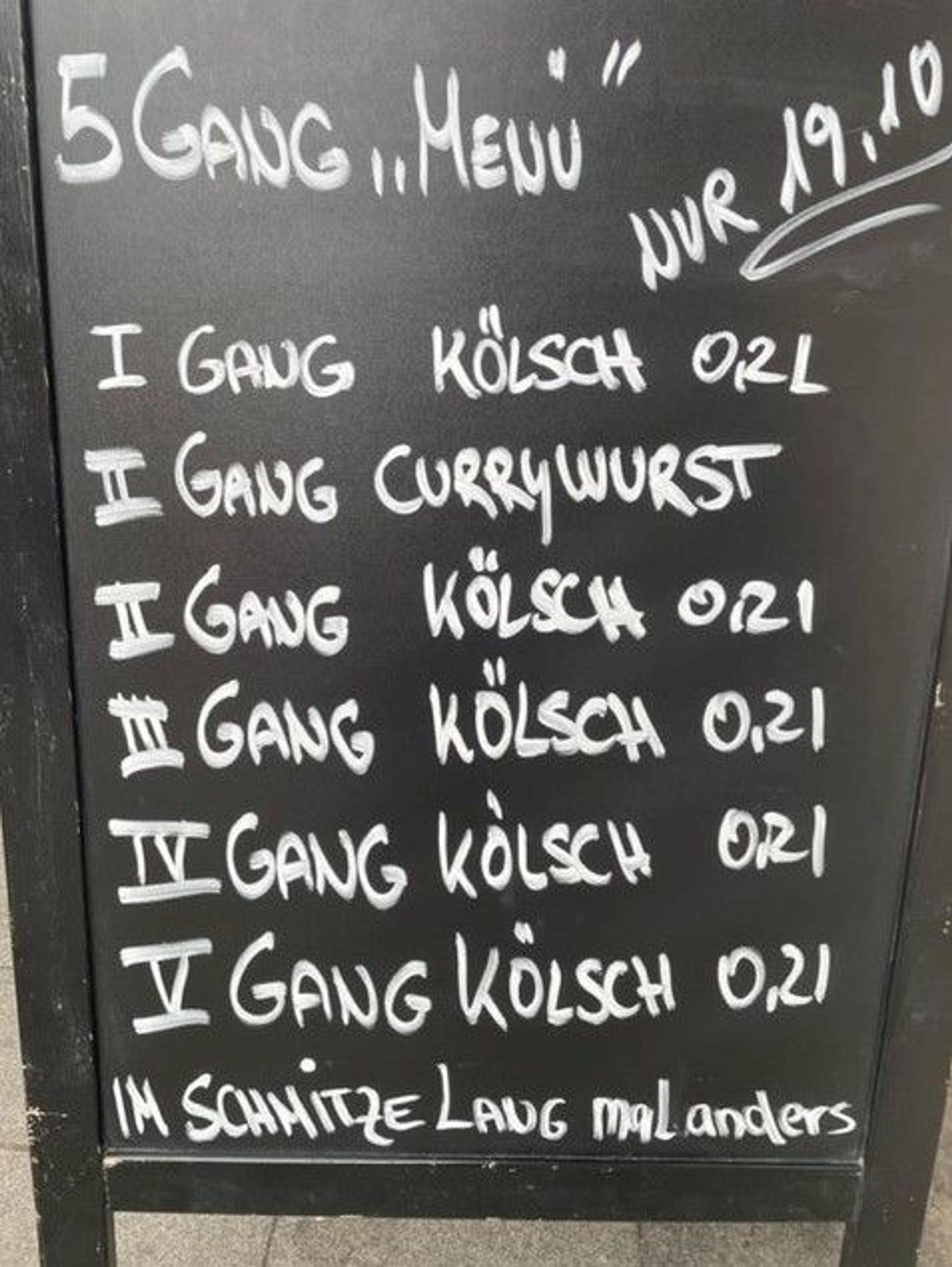 Menüschild der Gaststätte „Schmitze Lang“ in der Kölner Südstadt.
