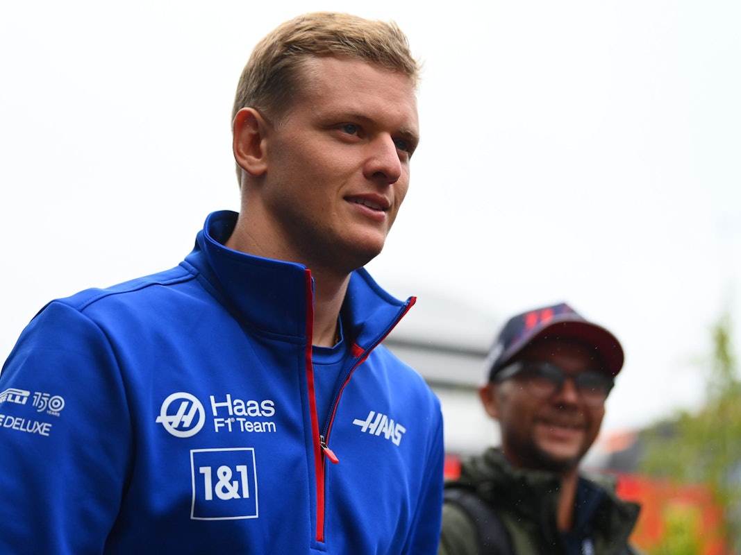 Mick Schumacher läuft in Spa über die Strecke