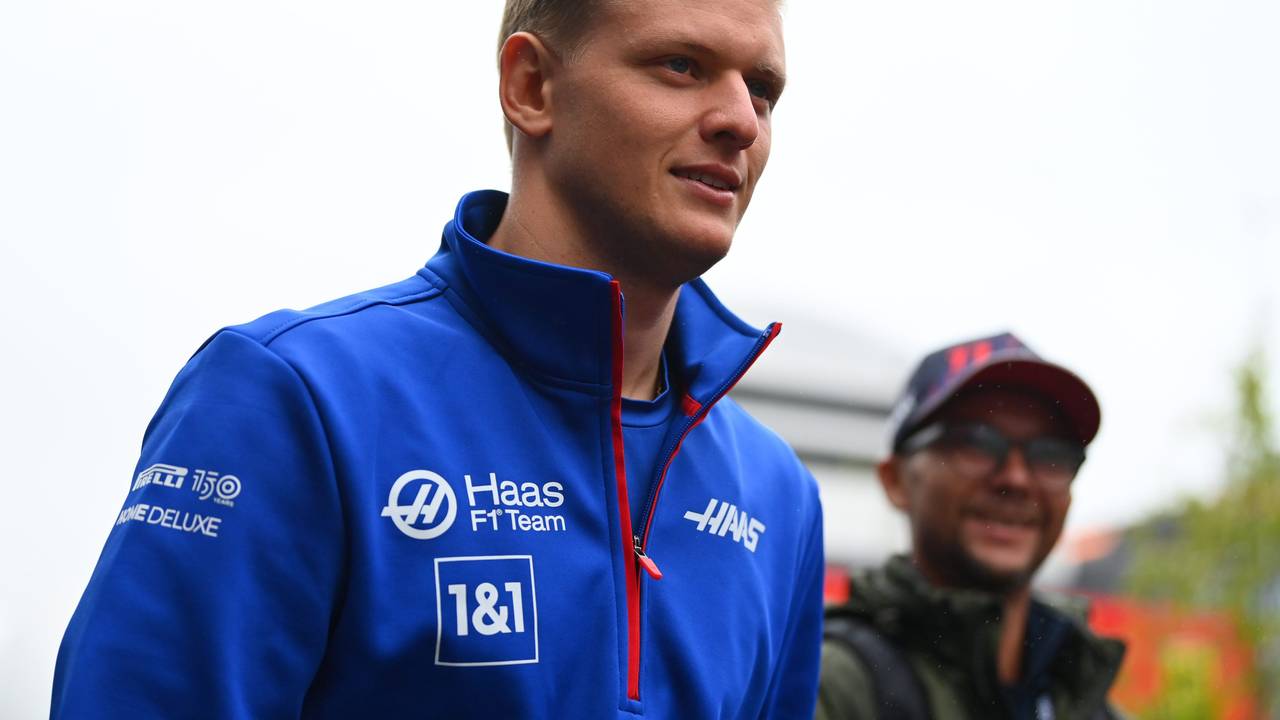 Mick Schumacher läuft in Spa über die Strecke
