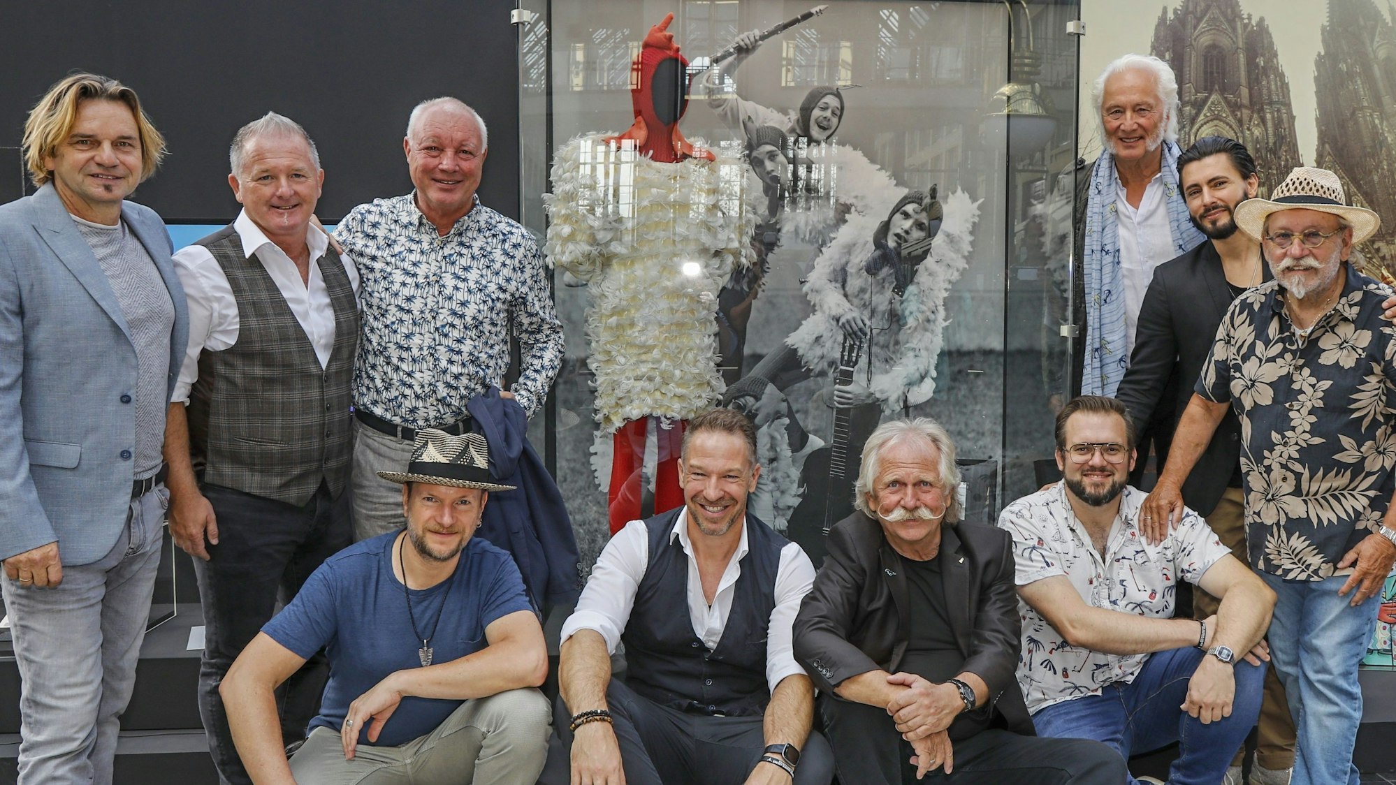 Aktive und ehemalige Höhner bei der Ausstellungseröffnung 50 Jahre Höhner im Maritim Köln.