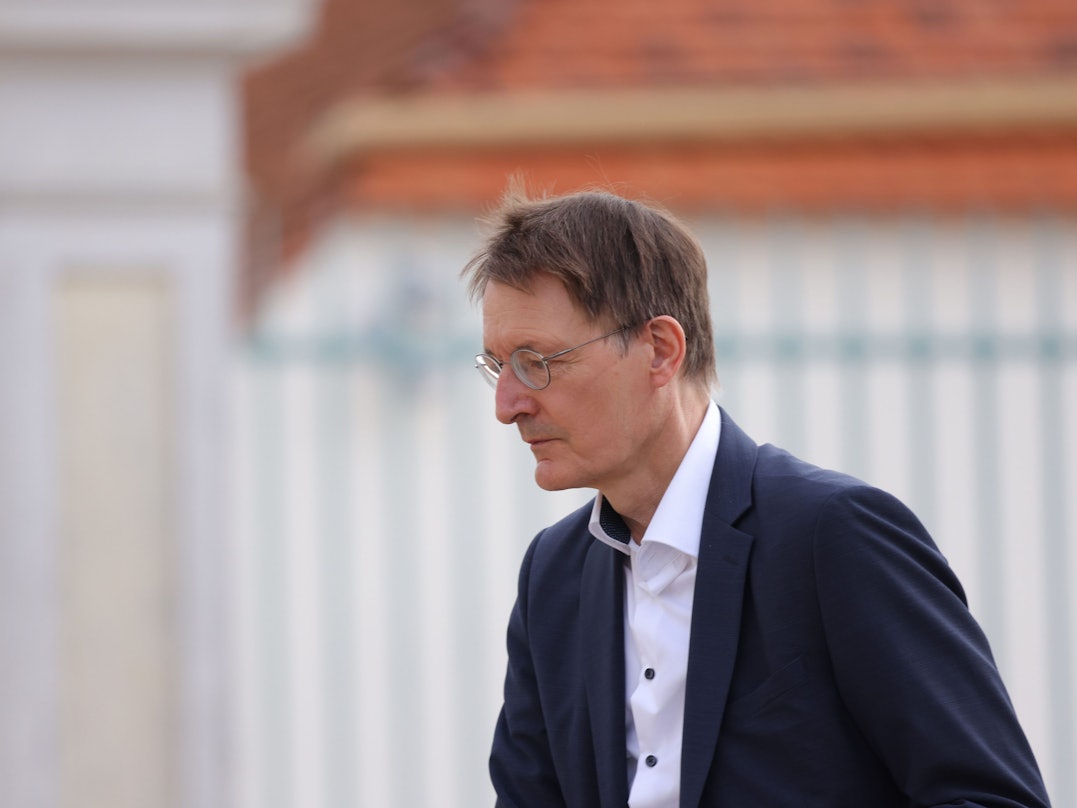 Karl Lauterbach will sich um sozial schwächere Menschen kümmern. Unser Foto zeigt den Minister am 30. August.