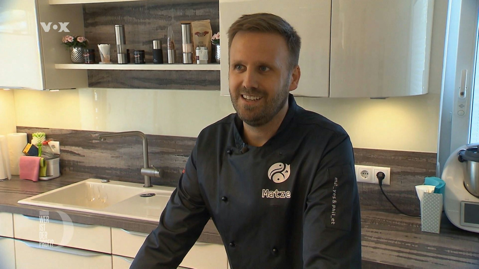 Matthias in seiner Kochjacke bei „Das perfekte Dinner“