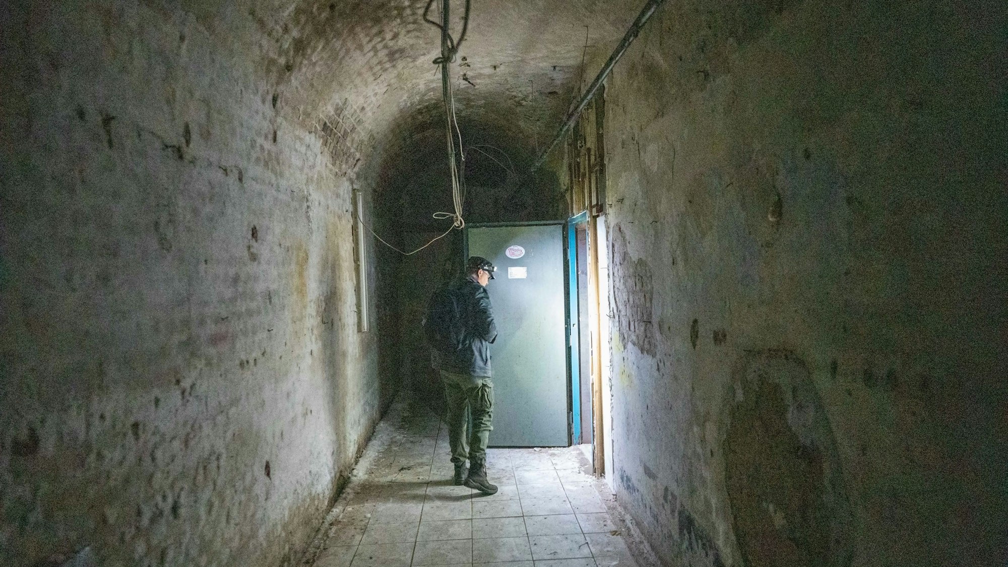 Nach einer illegalen Techno-Party in einem Bunker in der Westhovener Aue ist ein 20-Jähriger gestorben. Unser Symbolfoto zeigt eine Führung durch das Fort XI in Köln-Mülheim.