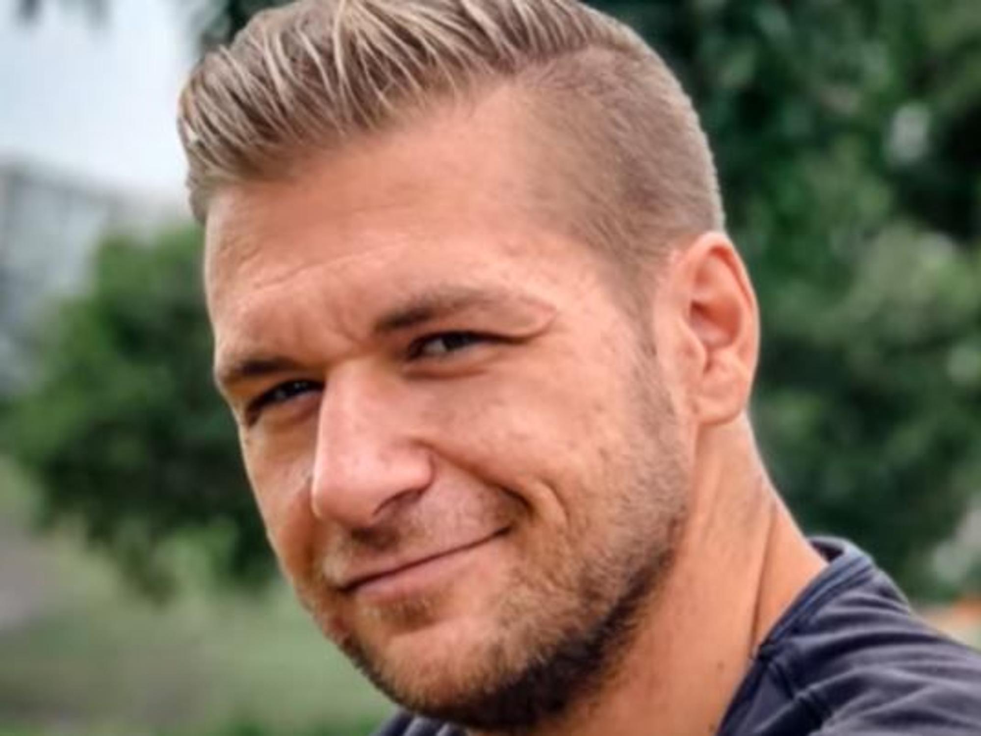 Fabian grinst in die Kamera. Der 33-Jährige aus Zülpich (NRW) ist in den Niederlanden getötet worden.