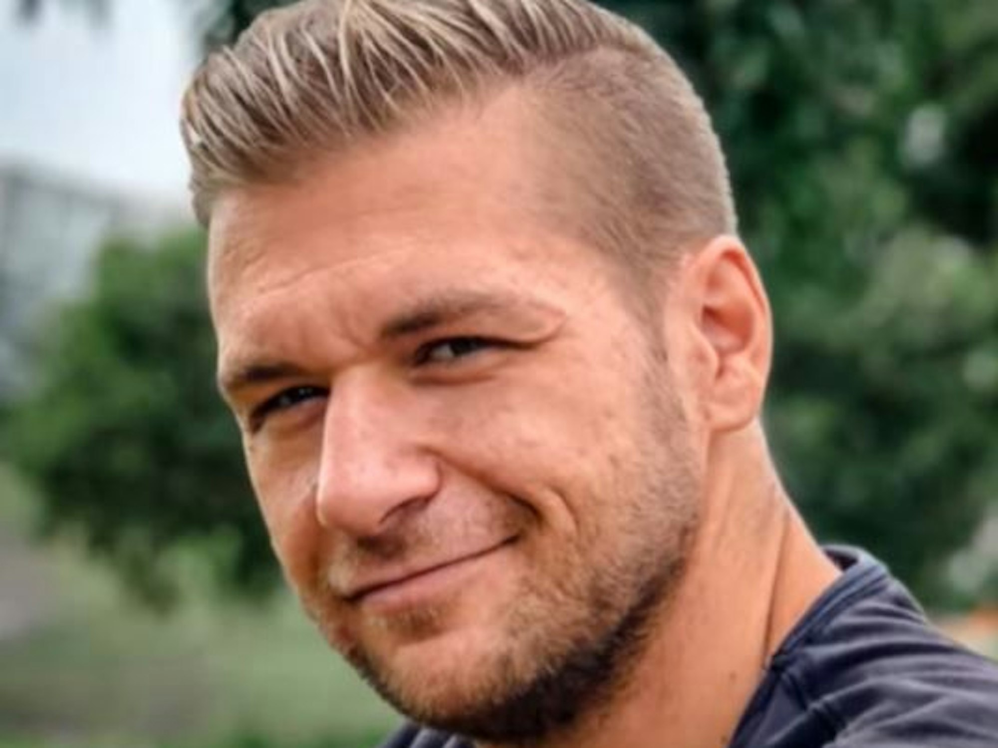 Fabian grinst in die Kamera. Der 33-Jährige aus Zülpich (NRW) ist in den Niederlanden getötet worden.