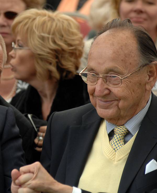 Michail Gorbatschow und Hans-Dietrich Genscher lachen in die Kamera