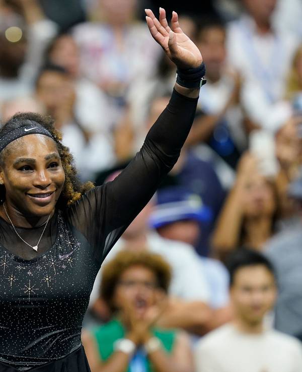 Serena Williams jubelt bei den US Open nach ihrem Sieg über Anett Kontaveit.