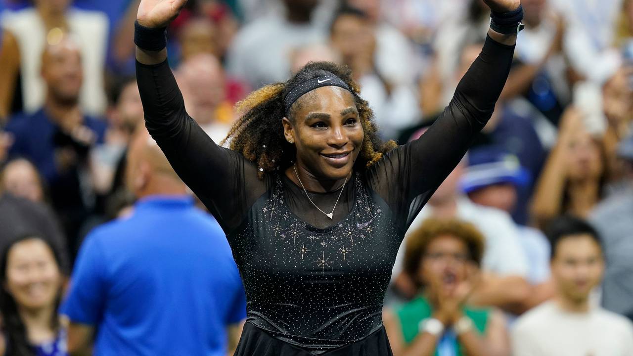 Serena Williams jubelt bei den US Open nach ihrem Sieg über Anett Kontaveit.