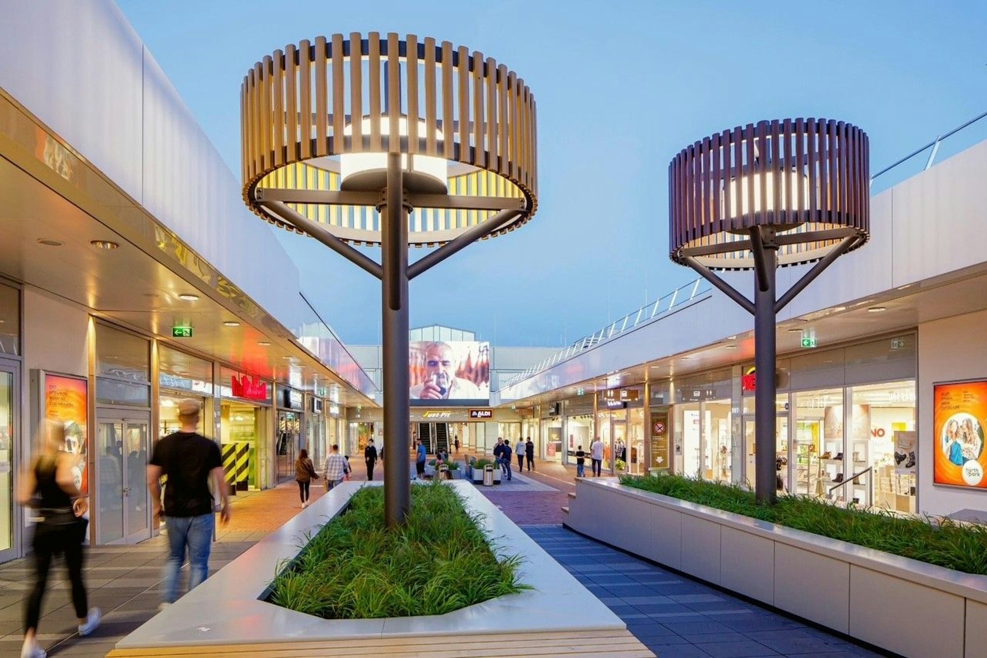 Einkaufsstraße im Hürth Park