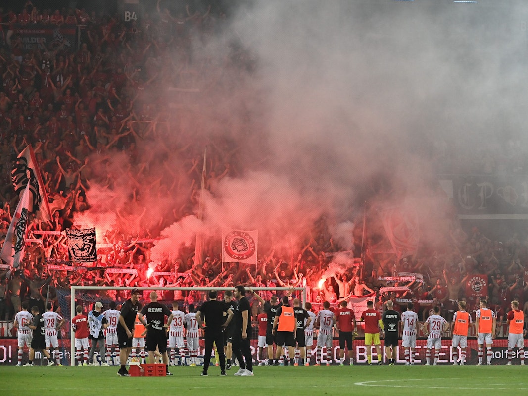So feierten der 1. FC Köln und seine Fans am 25. August 2022 den Einzug in die Conference-League-Gruppenphase nach dem Playoff-Rückspiel in Székesfehérvár.