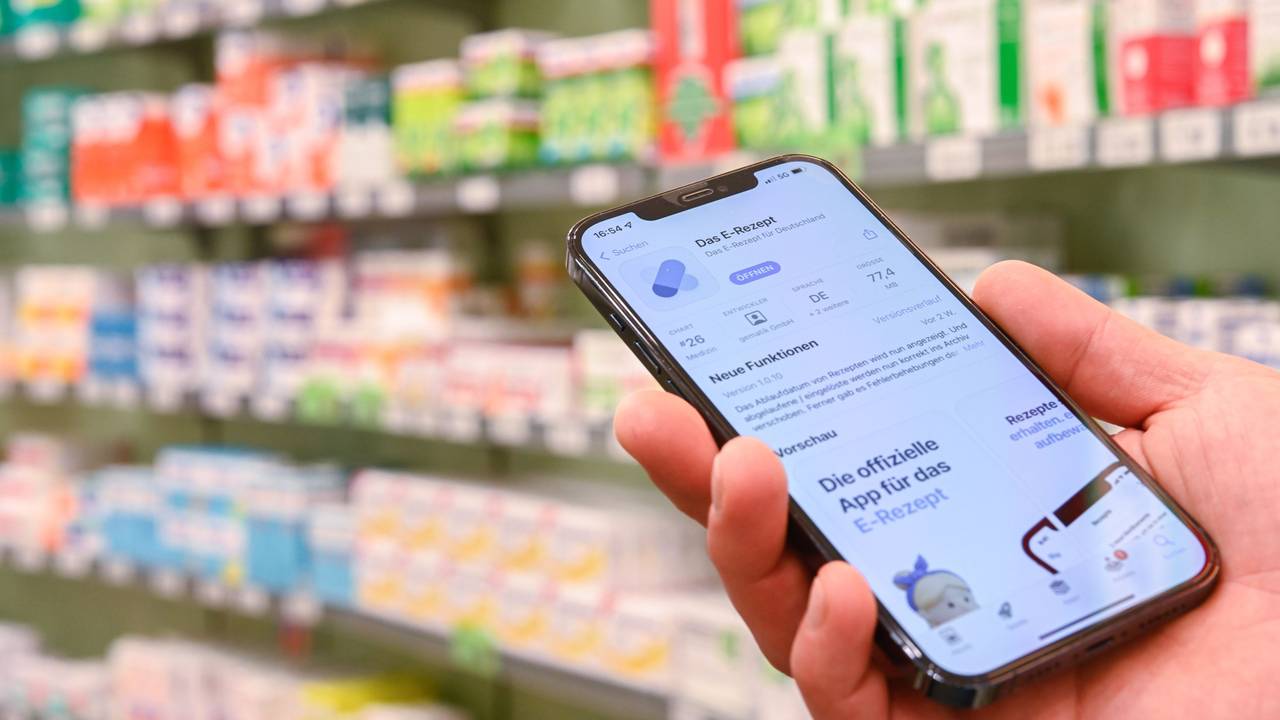 Um E-Rezepte per Smartphone einlösen zu können, benötigen gesetzlich Versicherte die App „Das E-Rezept“ der Gematik.