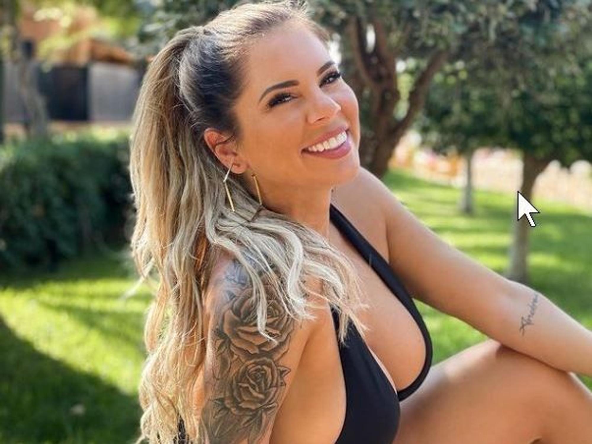 Jenny Frankhauser, hier auf einem Instagram-Foto im Oktober 2021, zieht für das Cover-Foto ihres neuen Songs blank.