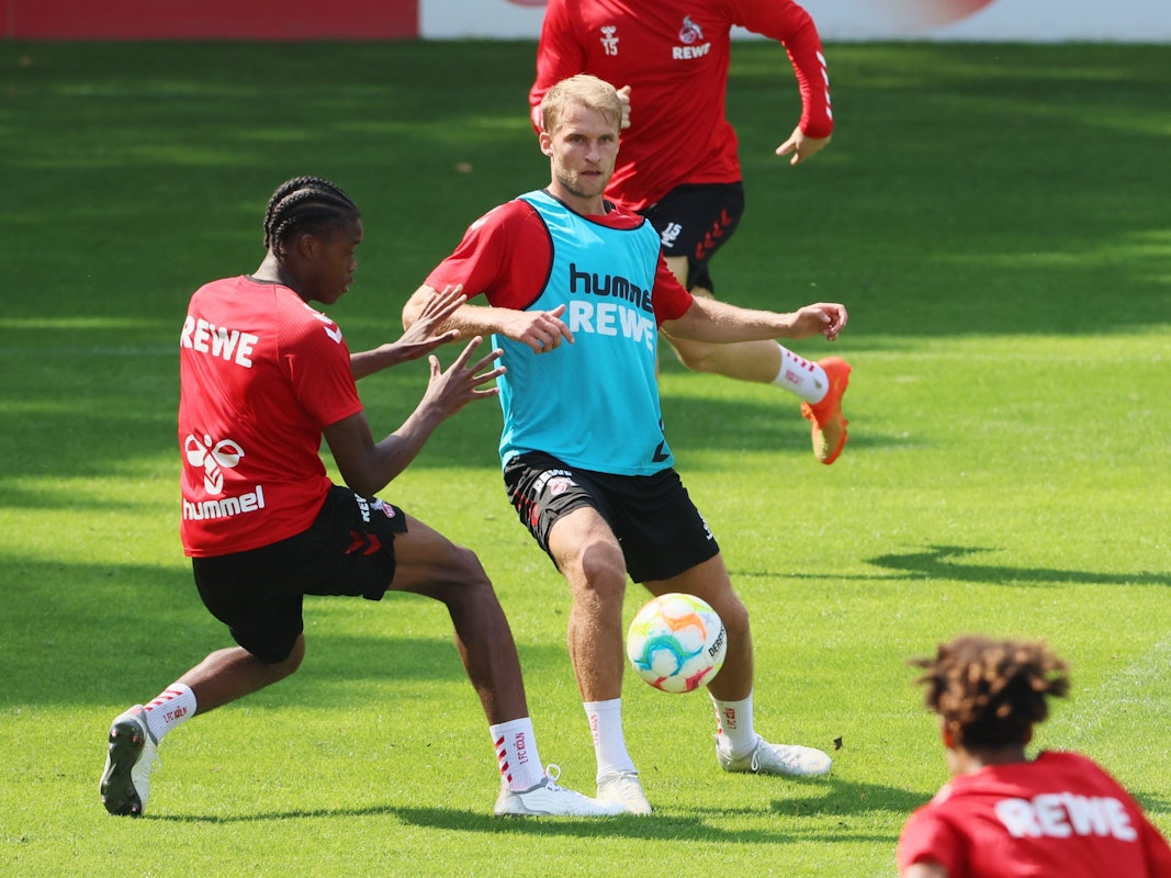 Am 31. August 2022 trainierte Sebastian Andersson (am Ball) noch ganz normal beim 1. FC Köln.