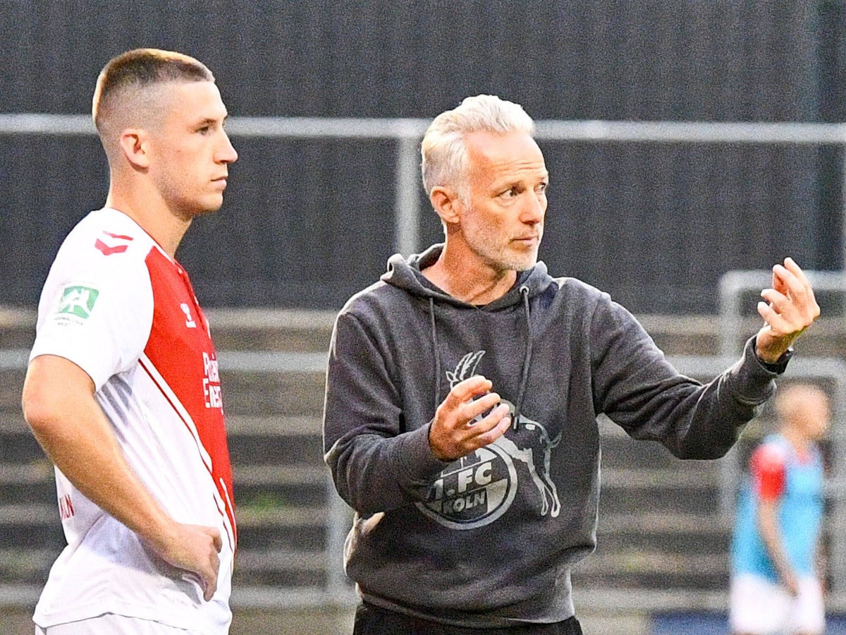 Hendrik Mittelstädt diskutiert mit Mark Zimmermann.