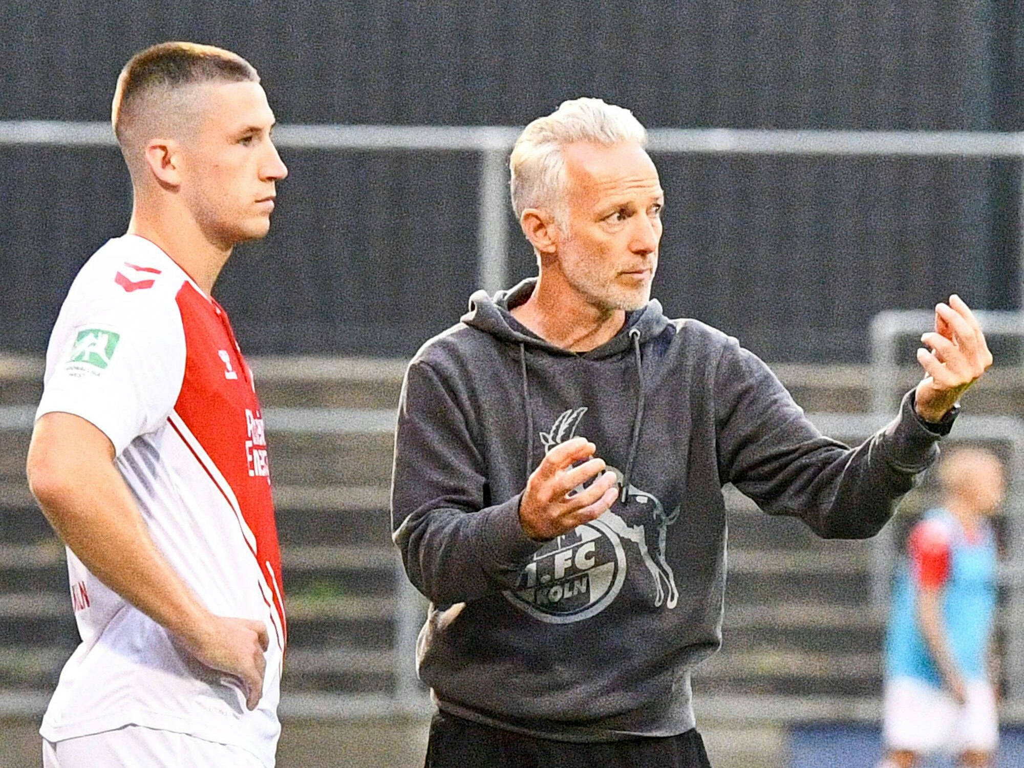 Hendrik Mittelstädt diskutiert mit Mark Zimmermann.