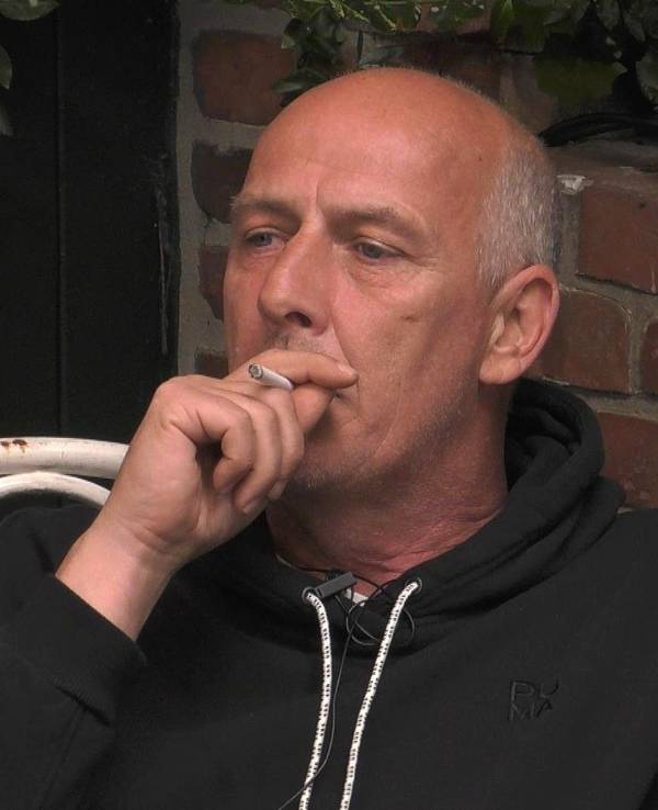 Mario Basler raucht im Sommerhaus der Stars 2022
Die Verwendung des sendungsbezogenen Materials ist nur mit dem Hinweis und Verlinkung auf RTL+ gestattet.