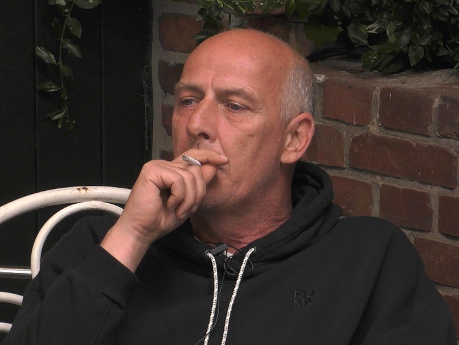 Mario Basler raucht im Sommerhaus der Stars 2022
Die Verwendung des sendungsbezogenen Materials ist nur mit dem Hinweis und Verlinkung auf RTL+ gestattet.