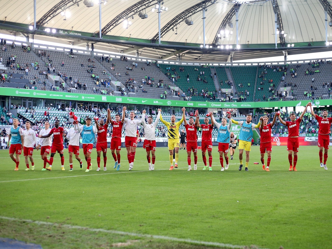 Der 1. FC Köln feierte den 4:2-Sieg beim VfL Wolfsburg am Samstag (3. September 2022) vor seinen mitgereisten Fans.