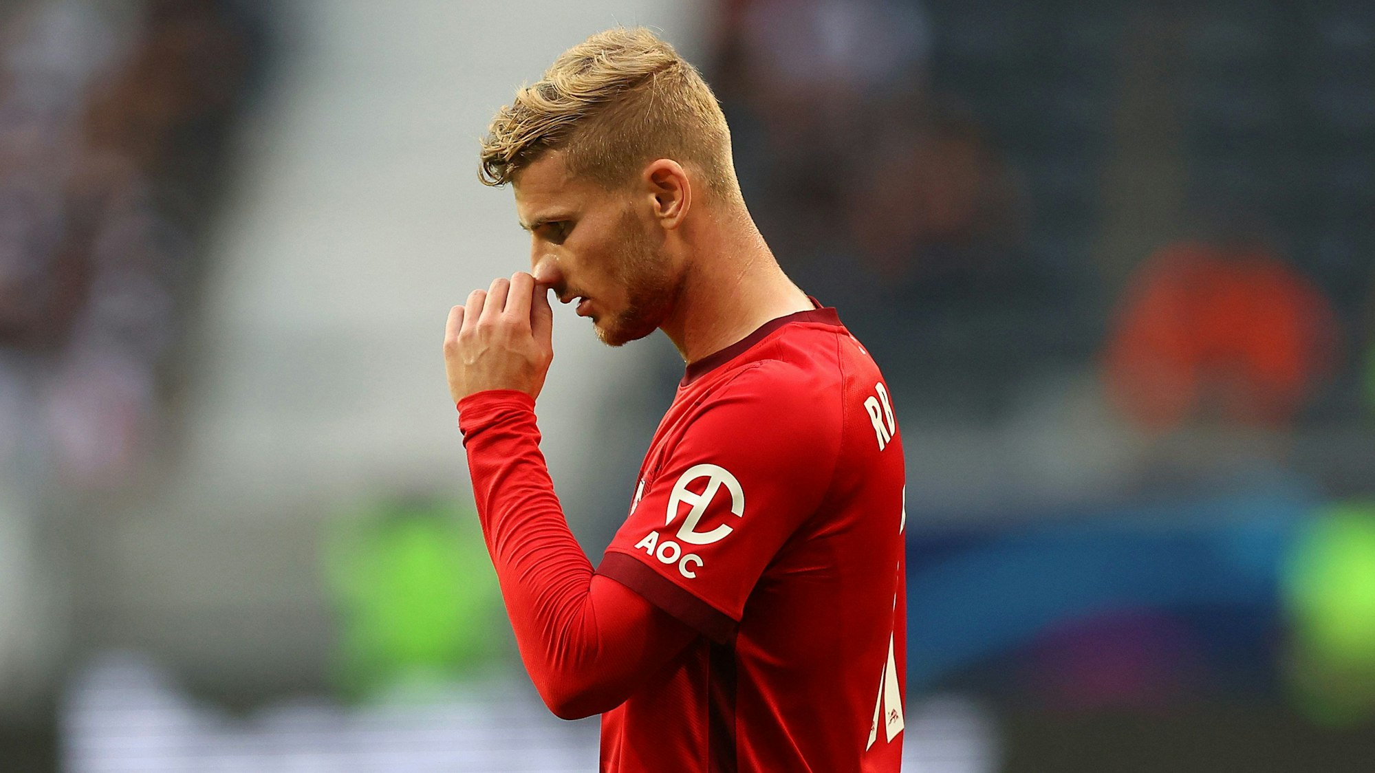 Timo Werner fasst sich enttäuscht an die Nase