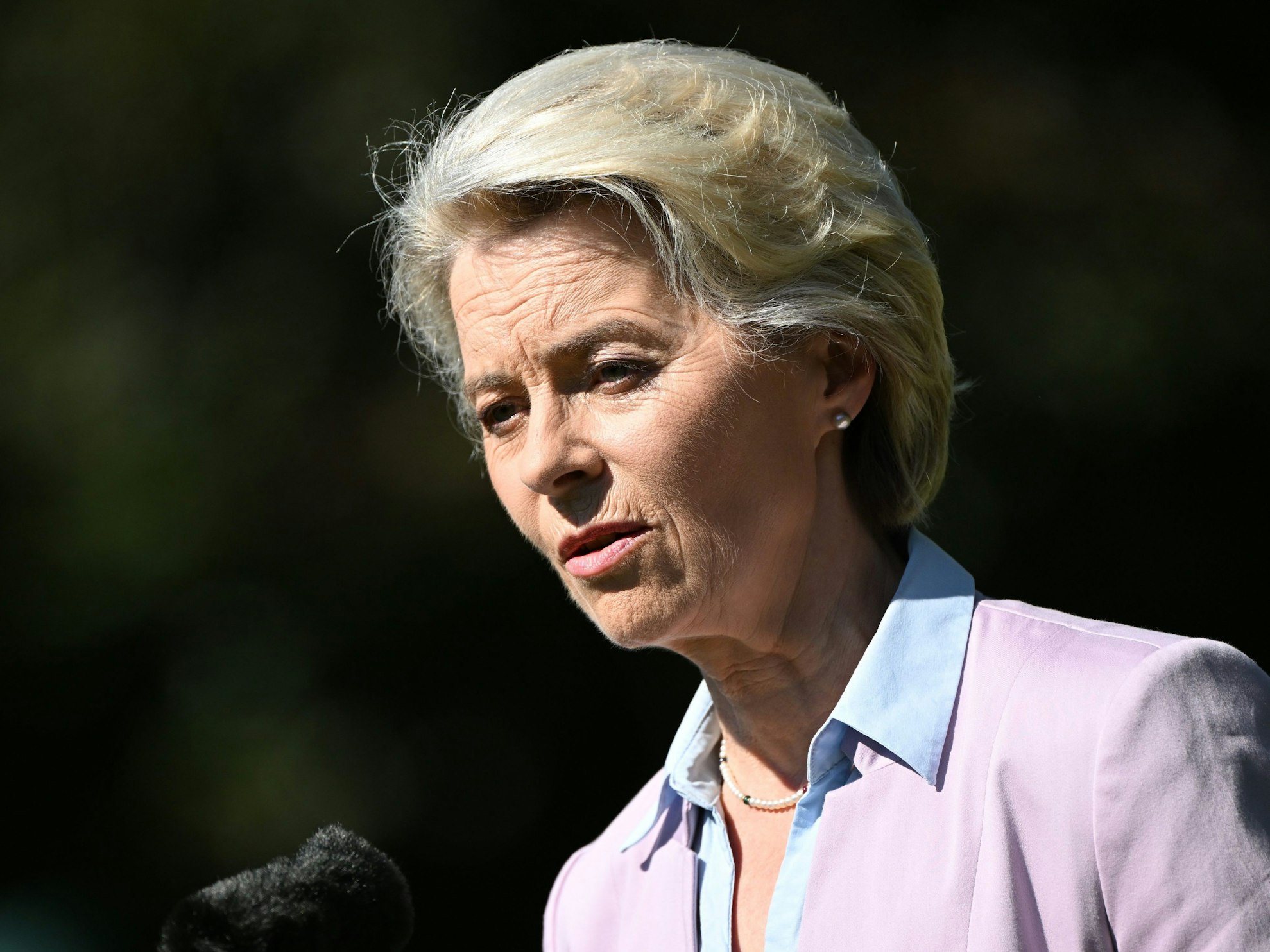 Ursula von der Leyen und ihre Familie sind tief erschüttert. Unser Foto zeigt die EU-Präsidentin am 2.9.2022 in Murnau.