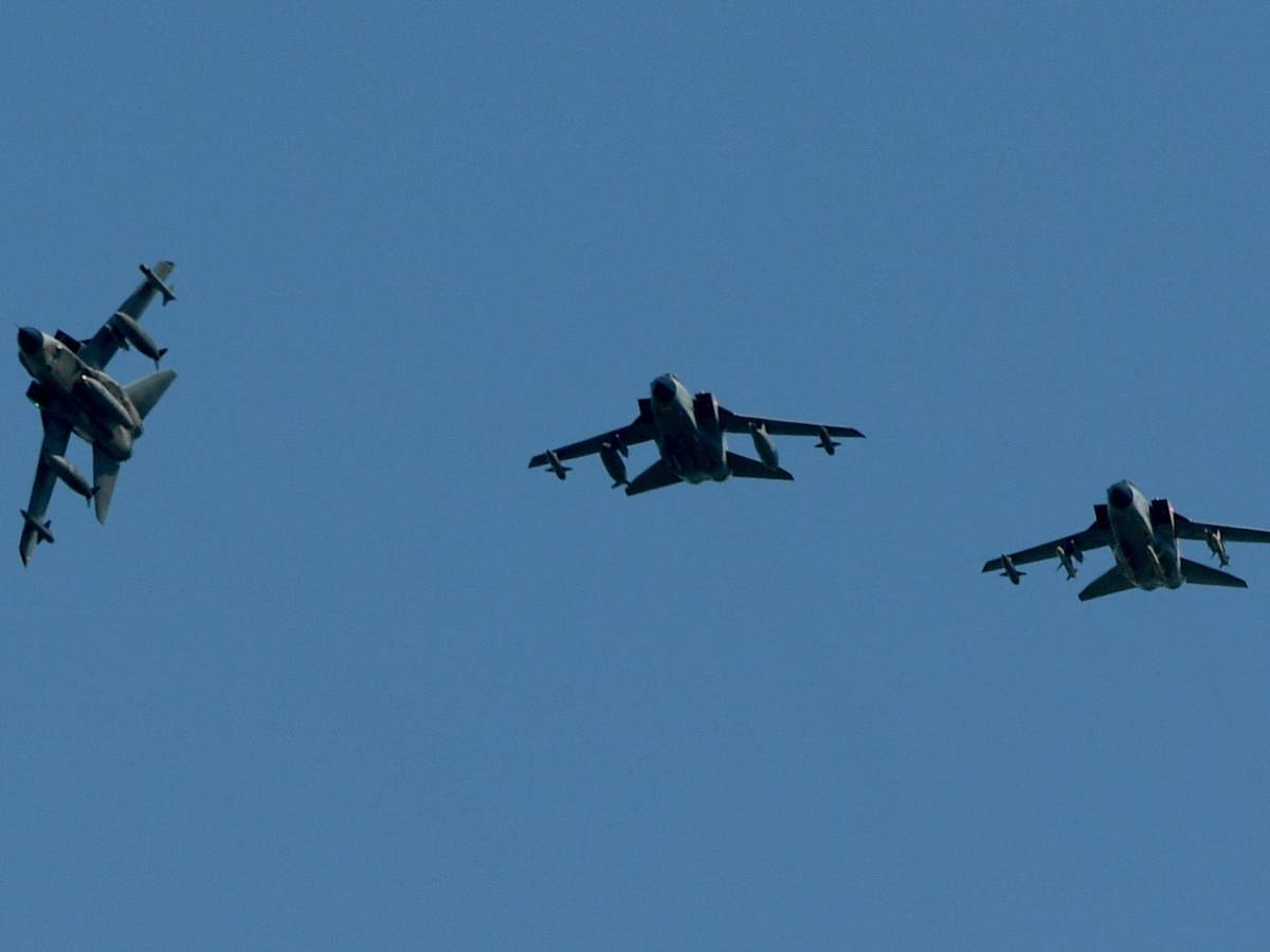 Kampfjets der Bundeswehr stiegen auf, um Kontakt zu dem Flieger herzustellen. Hier ein Archivfoto von Tornados der Bundeswehr.