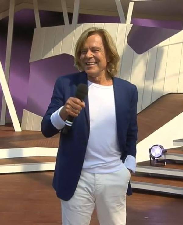 Jürgen Drews tritt am 4.9.2022 überraschend im ZDF-Fernsehgarten mit Andrea Kiwel auf.