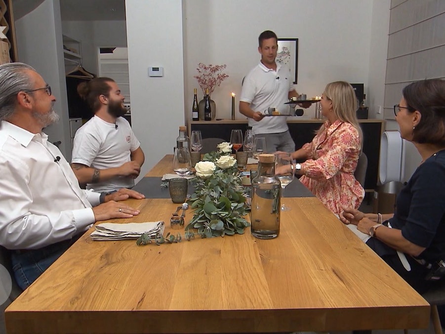 Eigentlich gelten Pfälzer als „gesellig“ – doch die „Perfekte Dinner“-Runde muss noch ein wenig auftauen.