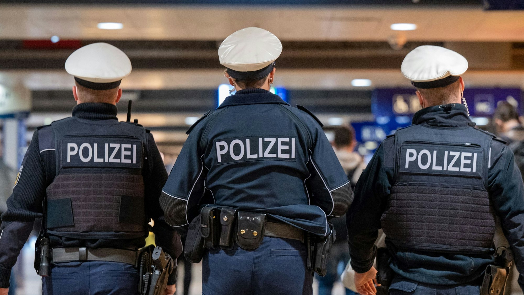 Die Bundespolizei bei einer Patrouille im Kölner Hauptbahnhof